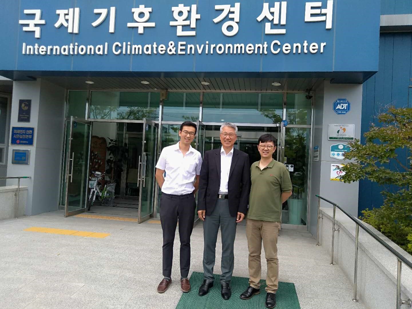 1562897297318160.jpg 与ICEC新任主席Yun Won-Tae博士合影.jpg